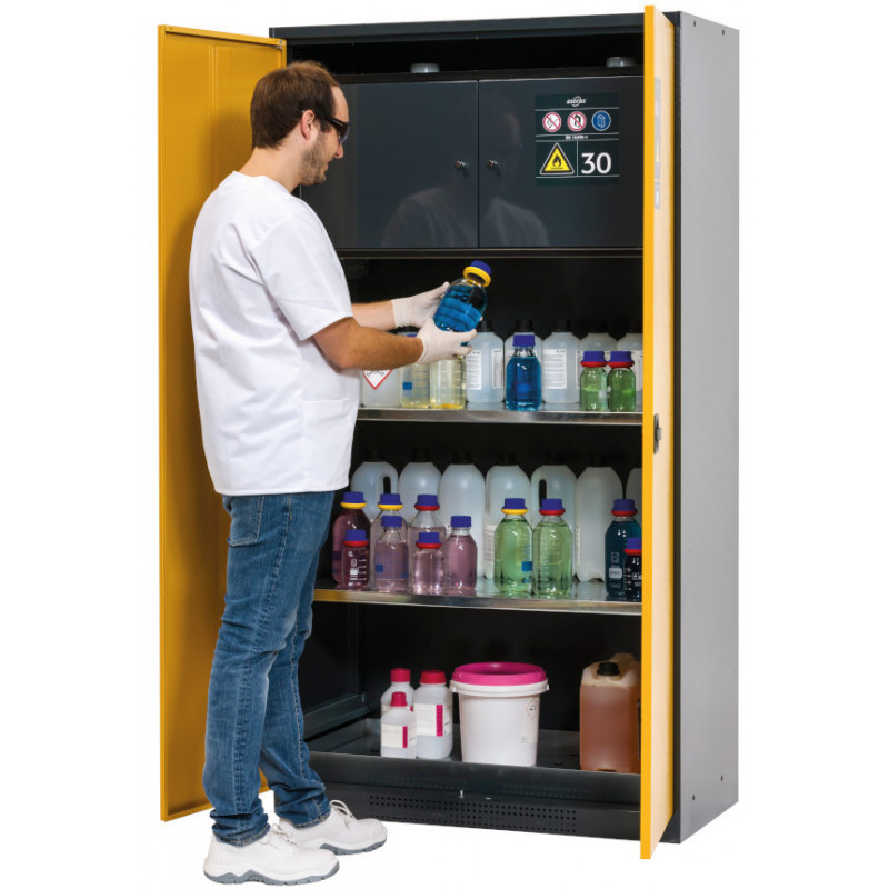 Armoire de stockage sécurisée pour limiter les risques chimiques liés aux solvants inflammables.