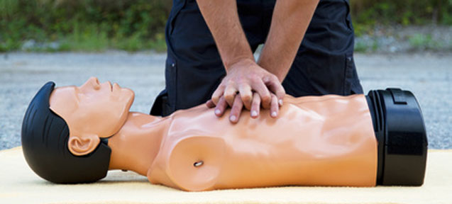 Formation sécurité dans le secteur tourisme pour le recyclage MAC SST du personnel de camping.