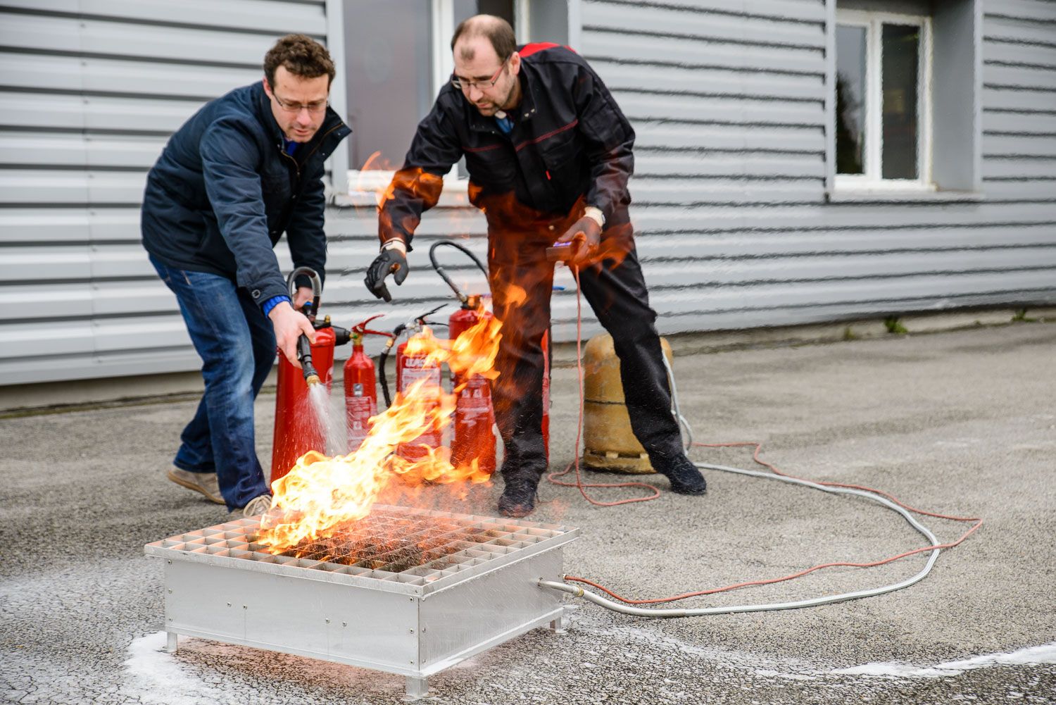 Exercice pratique impactant le coût d'une formation sécurité au travail incendie